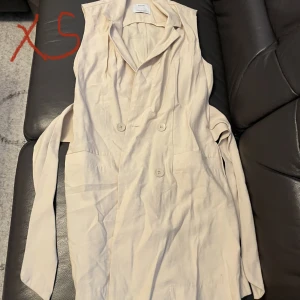 Klänning - Klänning från bershka, använd en gång strl xs. 180kr hör av er för fler bilder! 