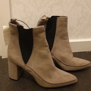 Boots  - Helt nya boots i stl 41 från h&m. 