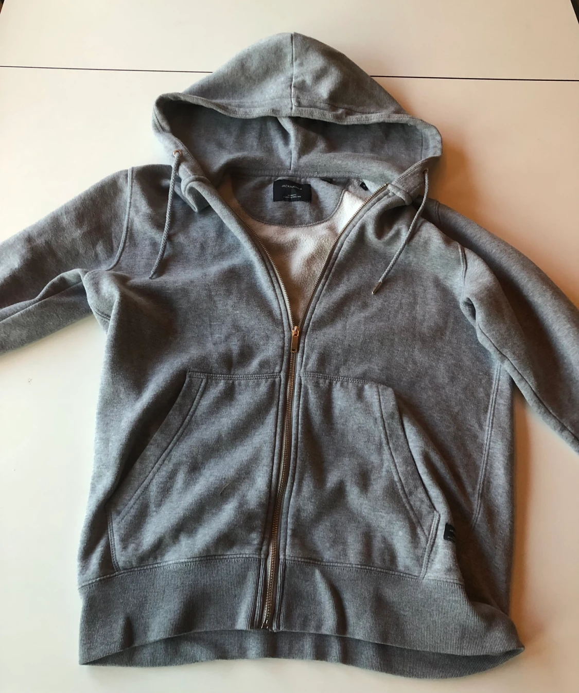 Grå zip hoodie 