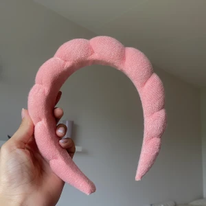 Rosa diadem  - Aldrig använt💕 perfekt när man sminkar sig eller bara till en vanlig outfit💕