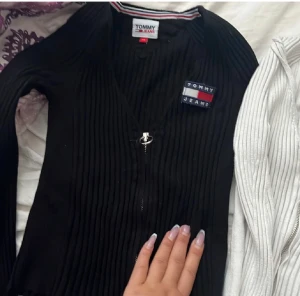 2 Tommy hilfiger tröjor  - Två Tommy tröjor 