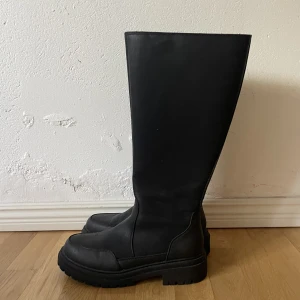 Oanvända boots  - ANVÄNDA EN GÅNG, inte min stil men såååå fina!