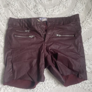 Coola lädershorts - Svincoola shorts! Står storlek 40 men skulle säga att de sitter som en S