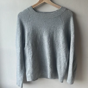 Veromoda grå tröja - Från VeroModa storlek M. Vid frågar är det bara att skriva. Köparen står för frakt, kan även mötas upp
