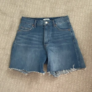 Jeans shorts  - Använda 1 gång 