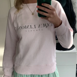 Ljusrosa Acqua Limone tröja - Fin ljusrosa sweatshirt från Acqua Limone i strl XXS, passar mig som XS!💓💓