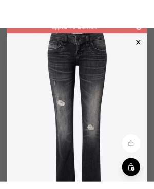 Jätte fina ltb jeans! Säljer för dom inte kommer till användning. Jag bjuder på frakten💗 jag är 160 cm. Skriv för mer frågor