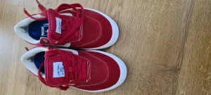 Vans gympaskor i stl 36.5  - Nya Vans gympaskor. Endast provade 