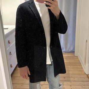 Light coat ZARA navy - Navy blue Light soft semi long coat 2 buttons Worn very few time Great conditions