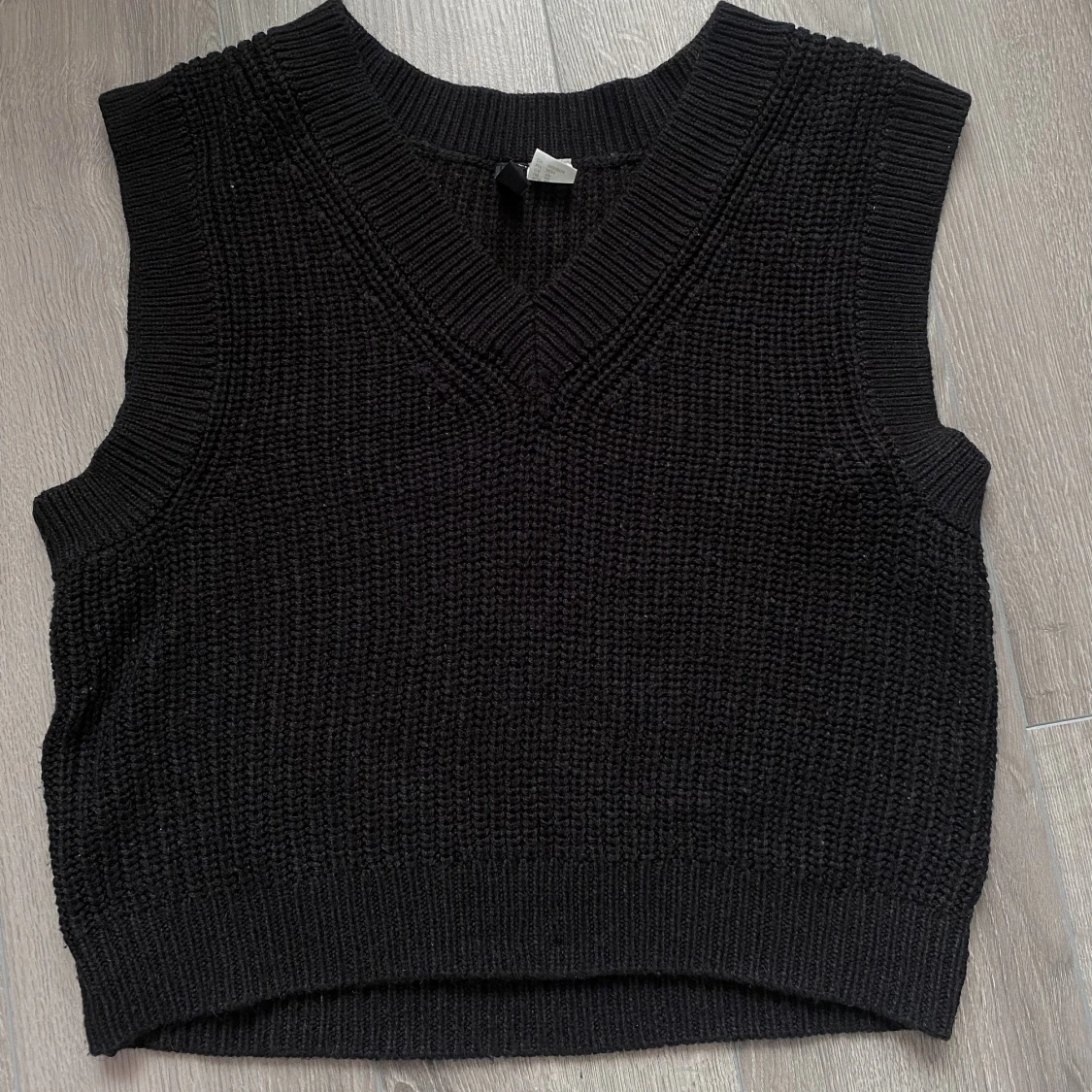 Ärmlös stickad topp - 90