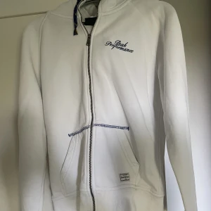 Ziphoodie - Ziphoodie från peak performance. Skönt material och väldigt fin passform.