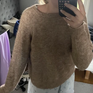 Stickad tröja - Supermysig stickad tröja från carin wester. Har fler liknande och känner därför inte behövet av denna. Endast använd fåtal gånger. Storlek M men passar även mindre.