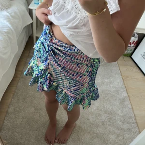 Paljettkjol - Kjol från en gammal zara kollektion som aldrig blivit använd och prislappen är kvar. Också fin att använda som en festtopp! Passa på att köpa nu då jag flyttar utomlands på onsdag!! Allt ska bort ⚠️⚠️