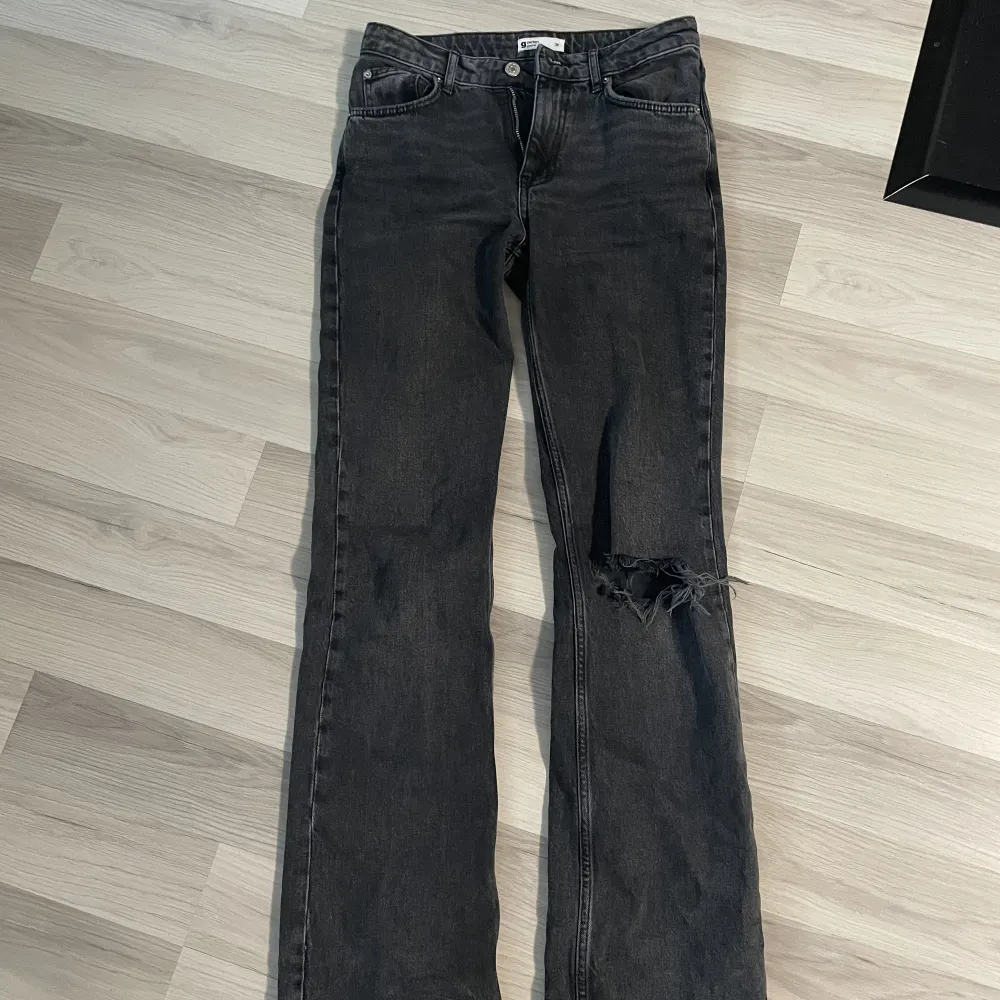 Säljer mina gråa jeans från Gina Tricot💕. Jeans & Byxor.