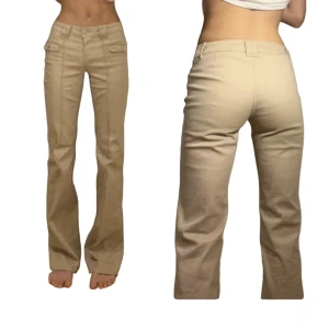 Slutsålda H&M byxor m låg midja - Skitsnygga H&M byxor i storlek 32! Helt oanvända (endast testade) då de tyvärr ej kommer till användning. Skicka ett meddelande för fler bilder m bättre kvalitet! Möts i centrala Stockholm & kan posta (skickar alltid postbevis)🥰 260kr +60kr spårbar frakt