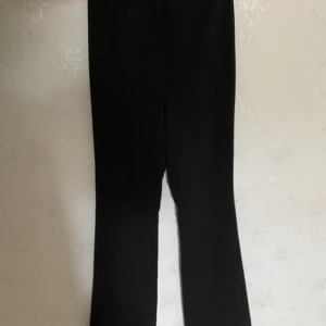 Kostymbyxor - Säljer dessa kostymbyxor i storlek 36. Köpte för 499kr säljer för 250kr. Använt dom ca 5 gånger