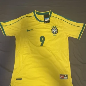 R9 hemma ställ - Skick 10/10 oanvänd storlek M men passar även som S