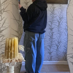 JLC hoodie - Baggy snygg hoodie jag fick direkt från JLC (göteborgska youtubers). Nyskick, har bara testat den. Kan mötas upp, annars står köparen för frakt som kan ses nedan🤓🚚