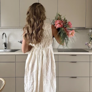 Kay Day klänning - Storlek S. Säljer denna fina klänningen som blev för stor för mig, helt ny med prislapp. (Bilderna är lånade) nypris 900 men slutsåld