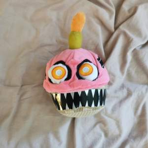 Nightmare cupcake fnaf plush. Inte äkta Funko! Kontakta mig om du är intresserad :) 