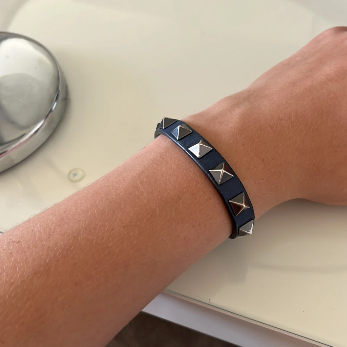 Mörkblått Valentino armband