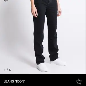 Tvär fina svarta jeans från Lager 157 i stolek S, endast använt några gånger! 🤍230 kr + frakt🤍