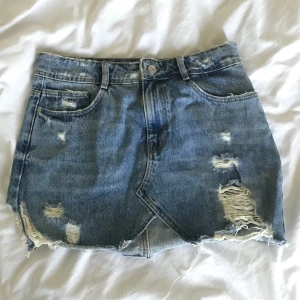 Zara jeanskjol - Jeanskjol från Zara, gammal men använd ca 1 gång! 💖