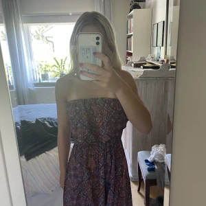 Mönstrad klänning - Mönstrad klänning utan band