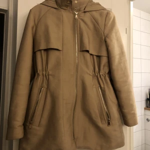 Jacka - Beige jacka med fodrad insida