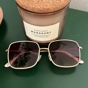 Snygga solglasögon  - Helt nya solglasögon från Lindex! Krämvita bågar!