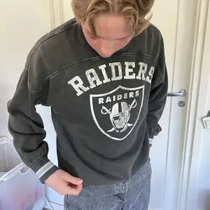 Stentvättad sweatshirt från HM i storlek XS men sitter som M. Bra skick!