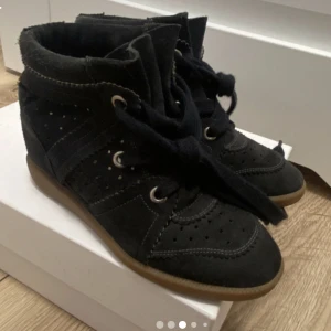 Isabel marant  - Superfina isabel marant i gott skick. Har dustbag. 