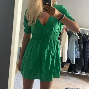 Zara klänning - Säljer dessa zara klänning då den inte används längre! Använd mycket snålt 