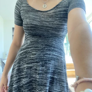 Klänning  - Söt klänning från H&M som tyvärr har blivit för liten för mig.  Den är superfin och passar i alla tillfällen❤️