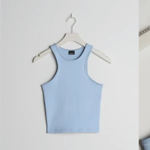 Topp - Topp från gina i skönt tjockare material. Slutsåld, nyskick, nypris 149🫶🏼