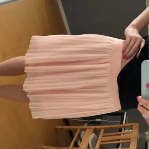 Ljusrosa kjol från NAKD