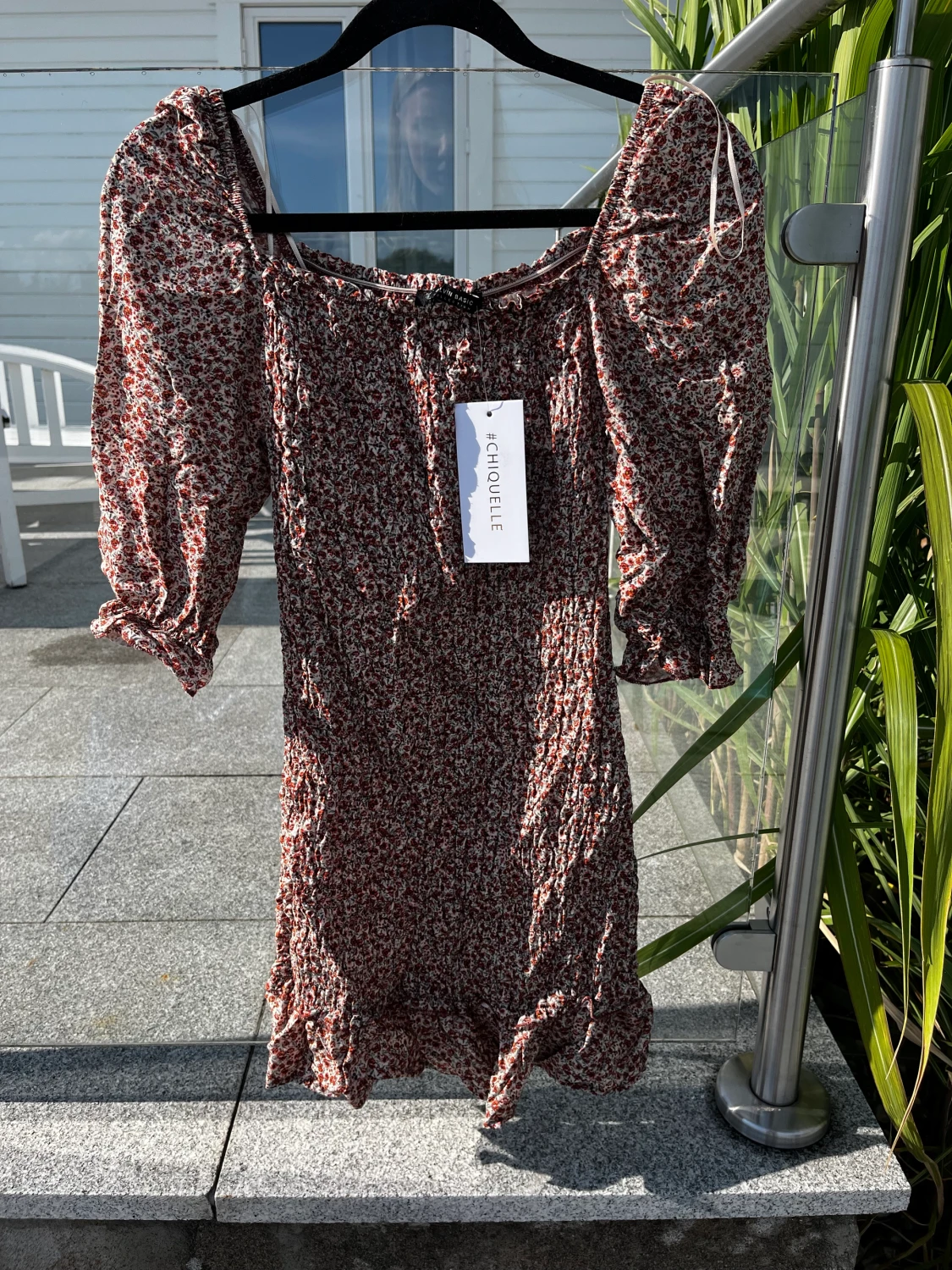 Blommig klänning från chiquelle