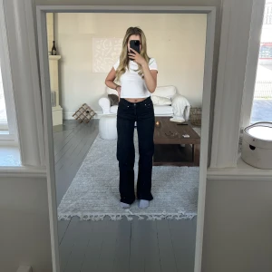 Svarta jeans  - Från Wera i storlek 34 🫶🏼