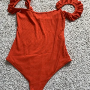 Zara body  - Ribbad zara body aldrig använd 