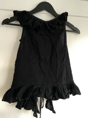 Blus med öppen rygg - Blus med öppen rygg från Carin Wester