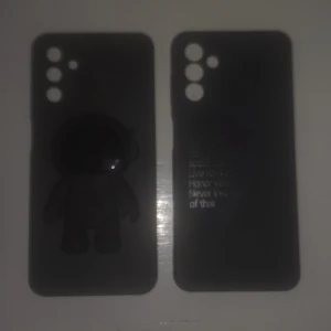 Skal - Säljer mina två skal, 13kr/st. Har använt båda typ 1 elr 2 ggr, dem är i jättebra skick och skalet till vänster är nästan helt nytt.