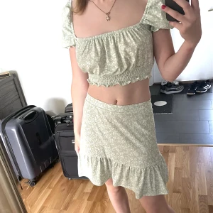 Blomset  - Snyggt sommar- set från NLY trend , nyskick