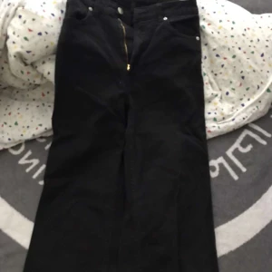 Jeans  - Jätte fina använda fåtal gånger dom är vida 