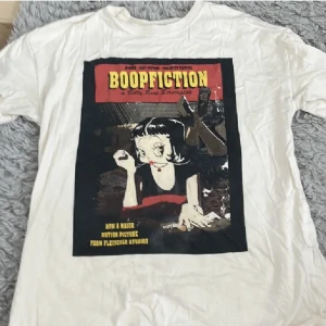 cute betty boop tröja - jätte söt o fin betty boop tröja. fråga om ni vill ha bilder hur den sitter privat🩷