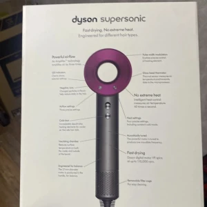 Dyson hårrtork  - Hjälper min tjej att sälja sin Dyson hairdryer. Den är helt ny och hon har aldrig använt eftersom hon fick 2st i present.