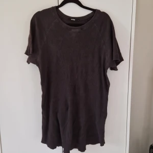 Tunika/klänning - Lite ribbad feel. Gott skick. Passar även M och en tightare men inte obekväm fit på mindre L