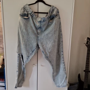 Mom jeans - Noisy May Curve, Isabel mom jeans. Strl 46x30. Mjuk men robust! 》Billigare pris om vi möts vid köp!《