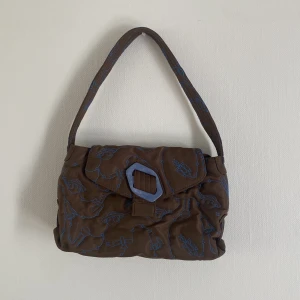 Hvisk väska  - Medelstor väska från hvisk. Köpt för 1000kr 