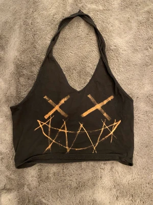 Halterneck topp - Har blekt den själv med klorin