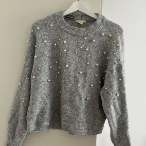 Tröja - tröja med pärlor från hm